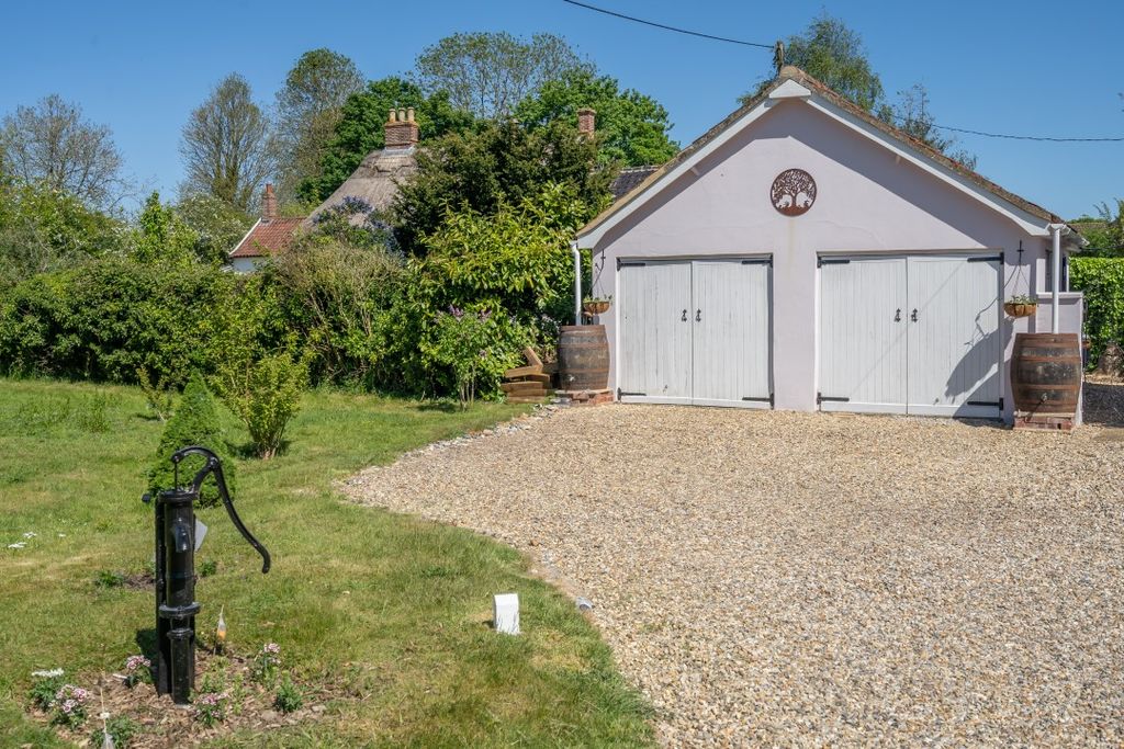 Property photo 2 of 24 Iq_00203