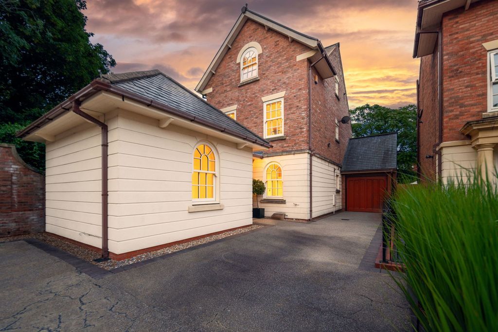 Property photo 1 of 30