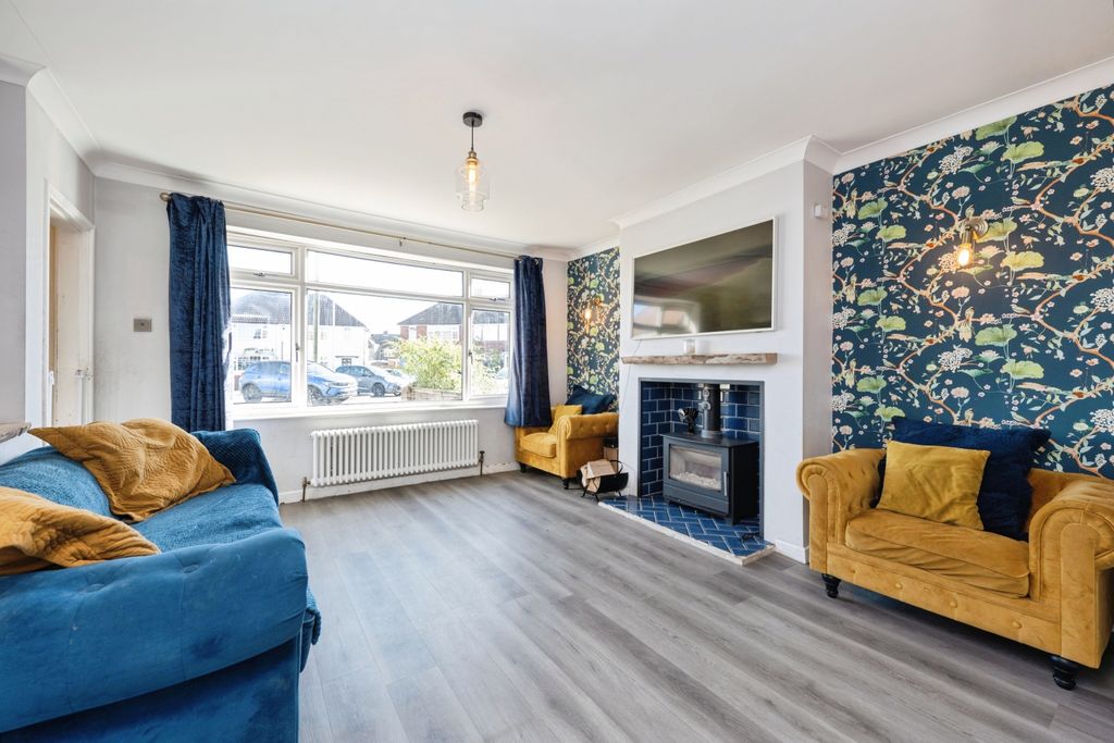 Property photo 2 of 20