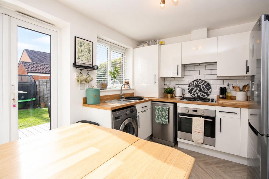 Property photo 2 of 20 1 (8).Png