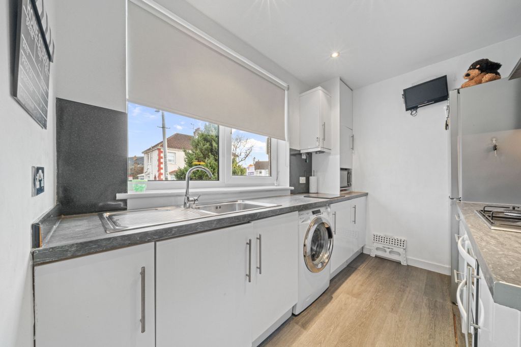 Property photo 3 of 21