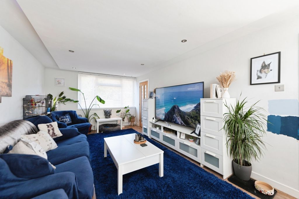 Property photo 3 of 16 Pbox-Img.Jpg