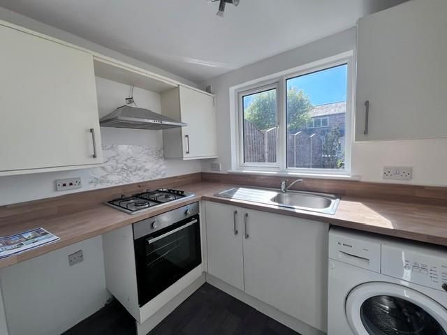 Property photo 3 of 11 Kitchen.Jpg