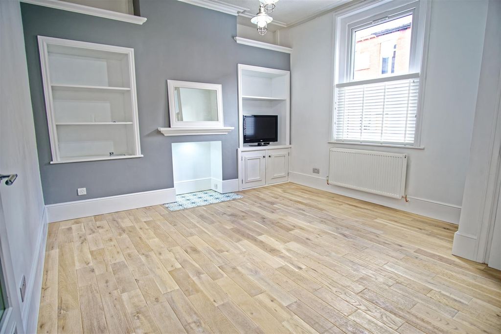 Property photo 2 of 11 Reception