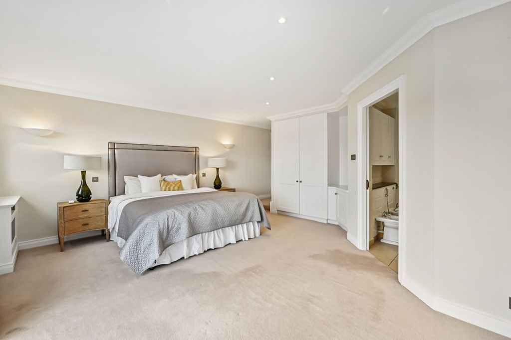 Property photo 3 of 16 Penthouse C Montr...