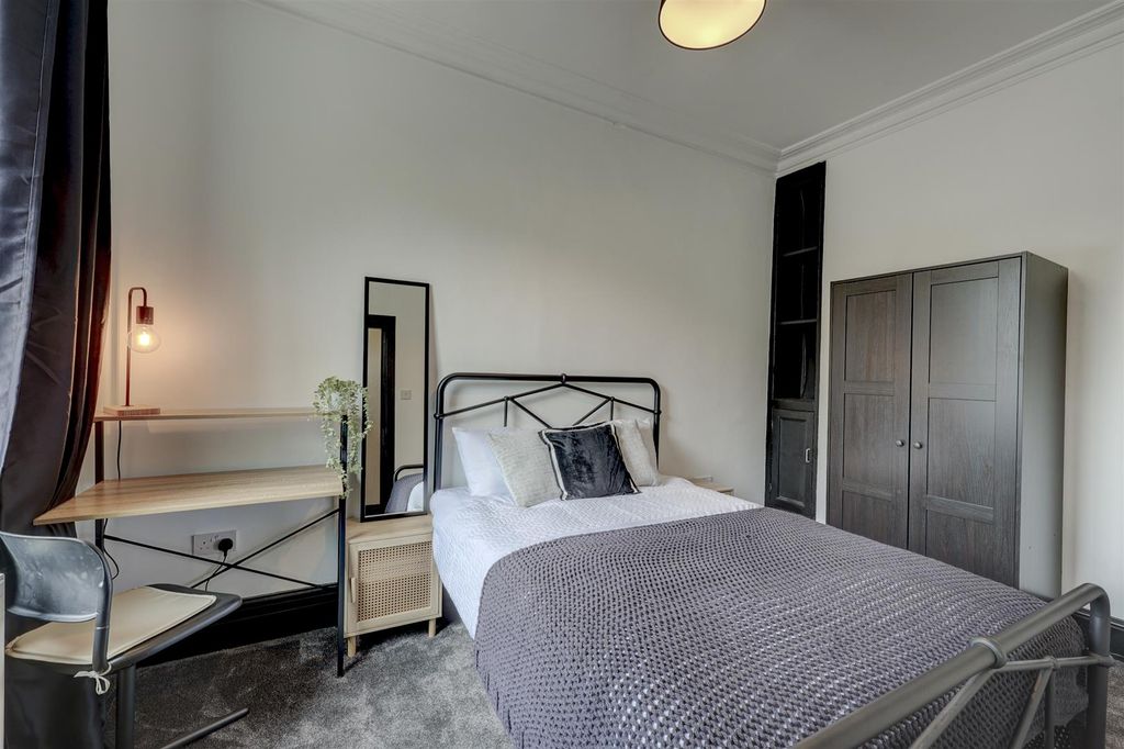 Property photo 1 of 10 Room 1