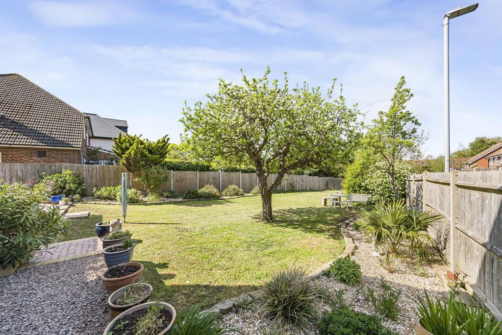 Property photo 2 of 32 Rear Garden