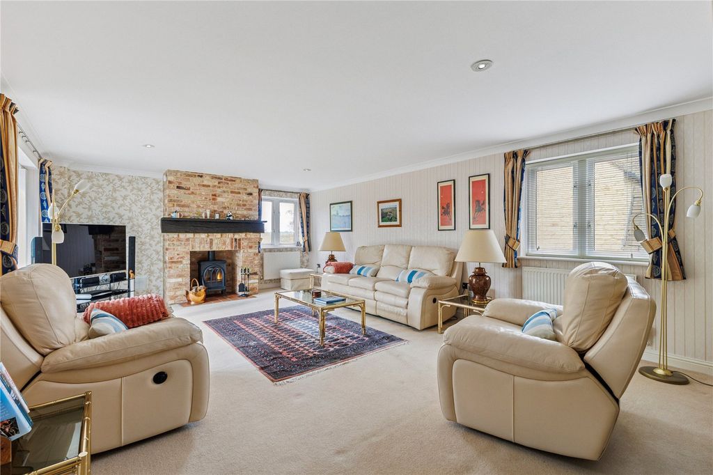 Property photo 2 of 22 Sitting Room