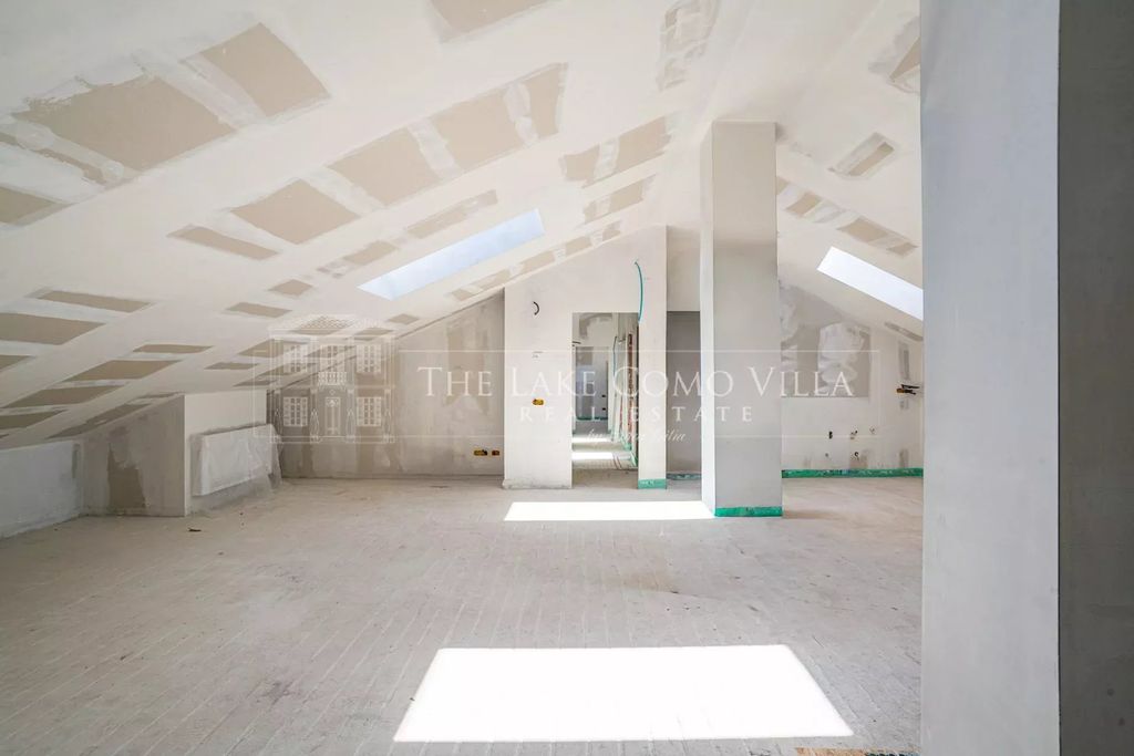 Property photo 3 of 19 Como The Lake Como Villa-Palazzo Parini Via Diaz 131