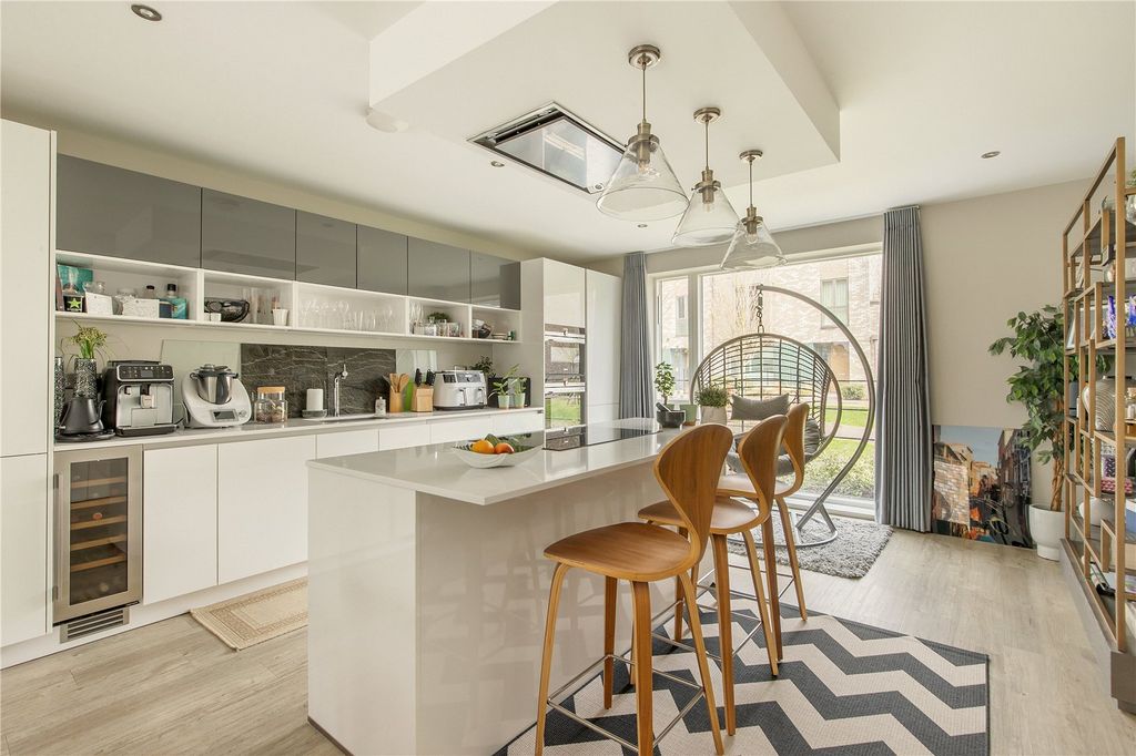 Property photo 2 of 15 Kitchen/Dining Room