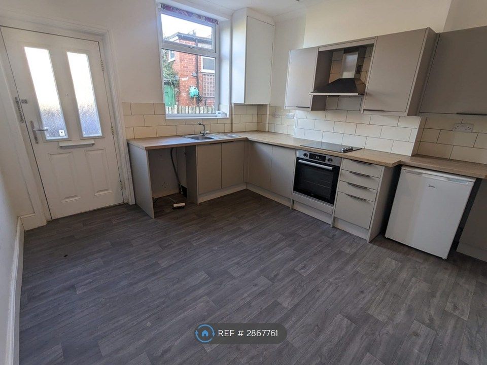 Property photo 1 of 7 Kitchen Dinner