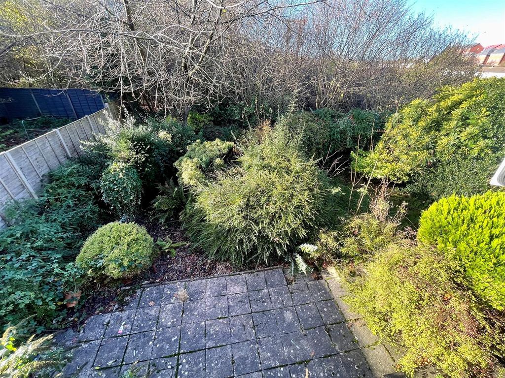 Property photo 3 of 11 Garden