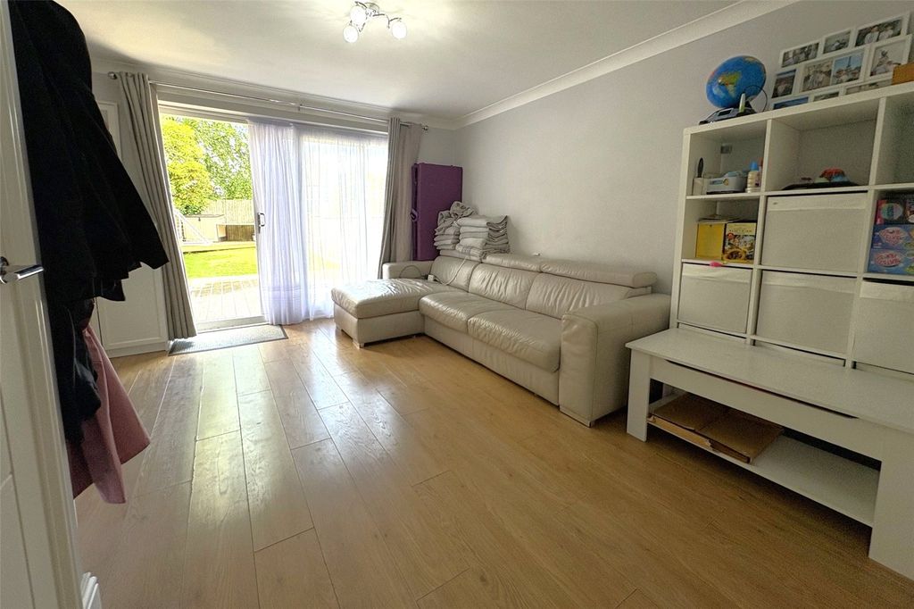 Property photo 3 of 11 Living Room