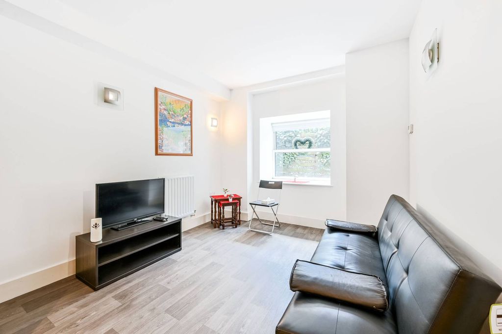 Property photo 2 of 7