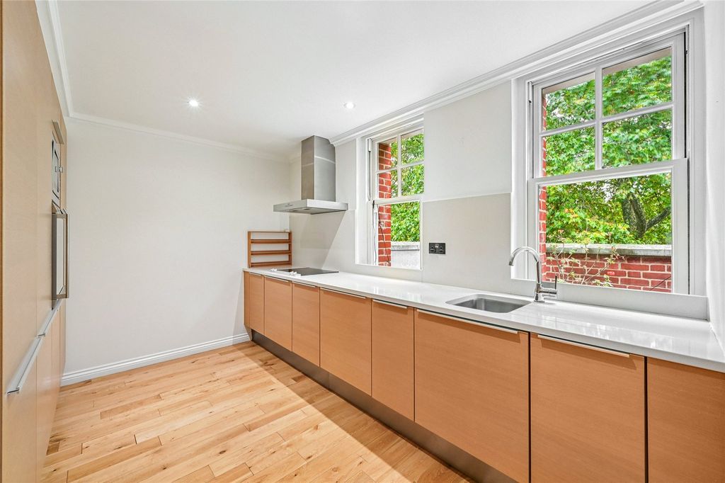 Property photo 3 of 11 Kitchen