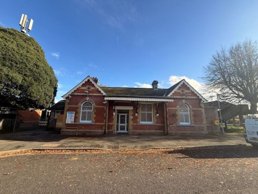 Property photo 1 of 6 The Front Of An Arch.