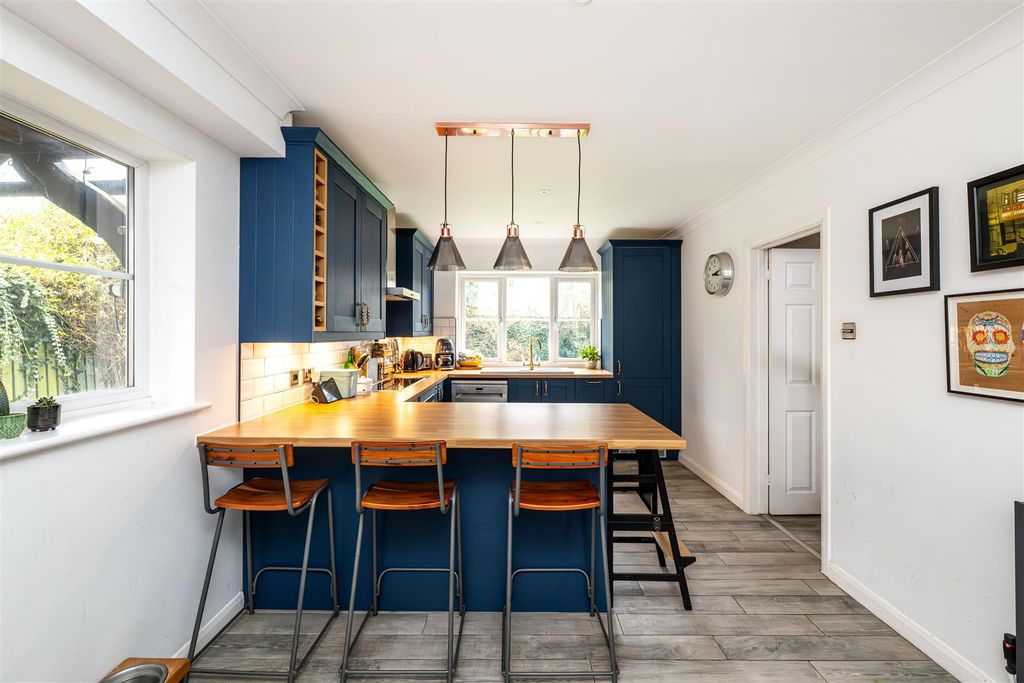 Property photo 2 of 18 Kitchen