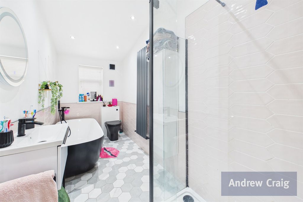 Property photo 3 of 14 Bathroom