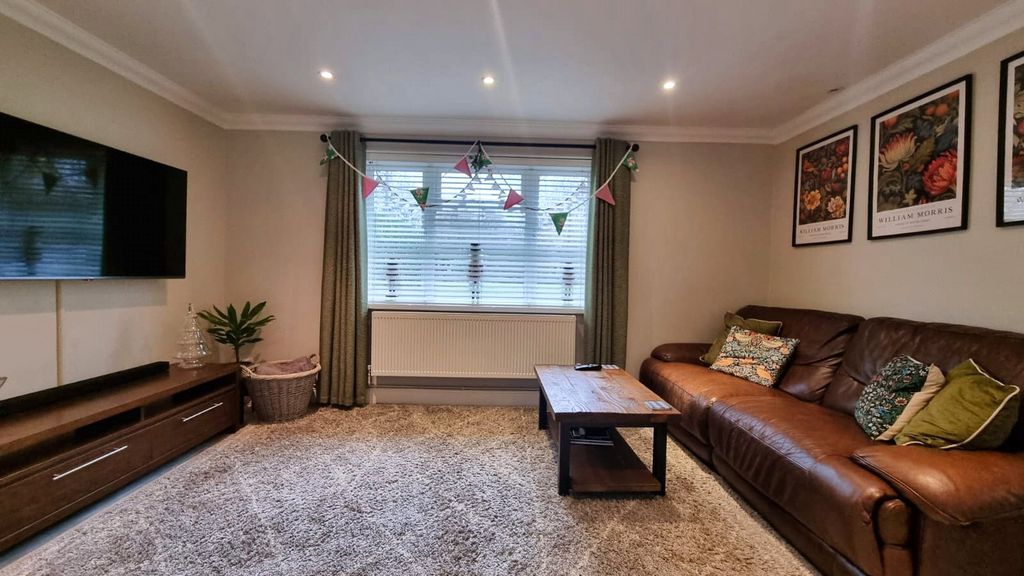 Property photo 2 of 21 Picture No. 20