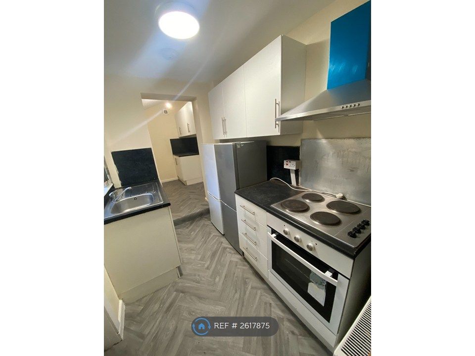 Property photo 3 of 19 Large Kitchen