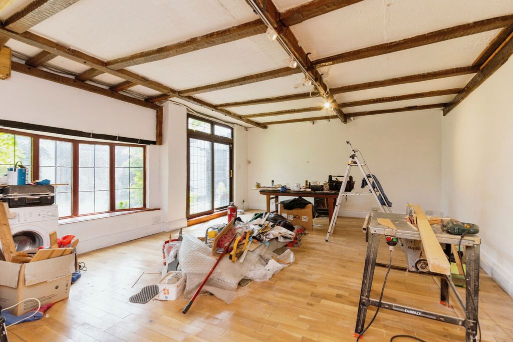 Property photo 3 of 19 Photography