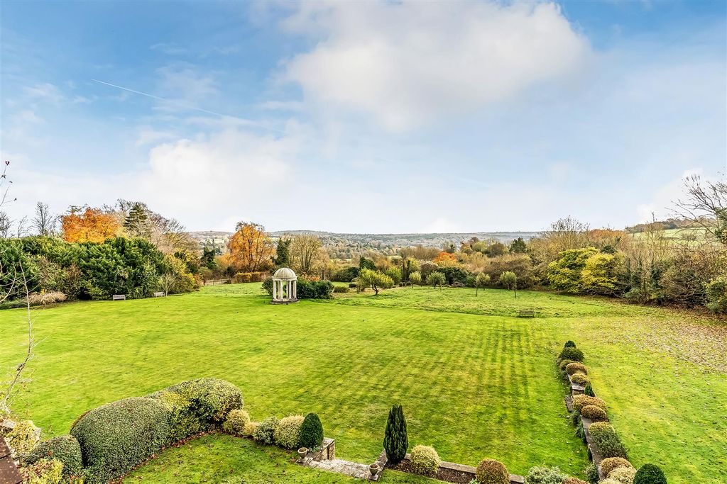 Property photo 2 of 19 15-Hawks-Hill-14.Jpg