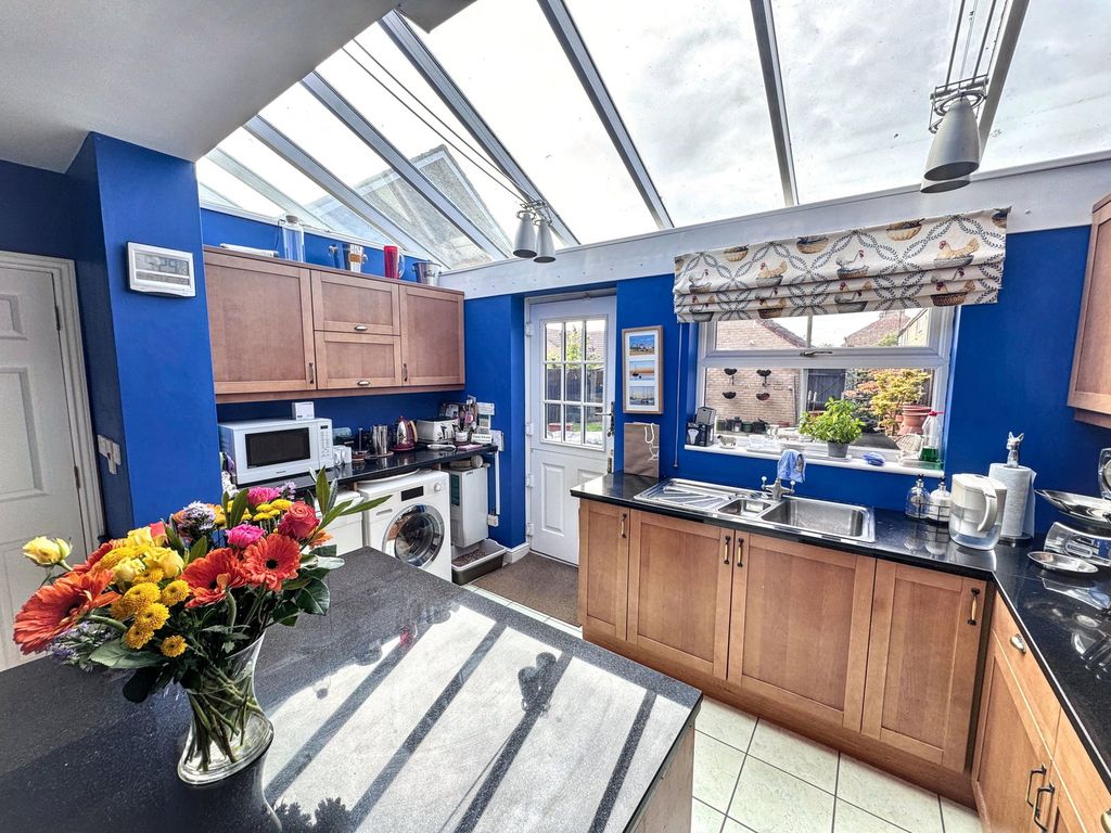 Property photo 3 of 27