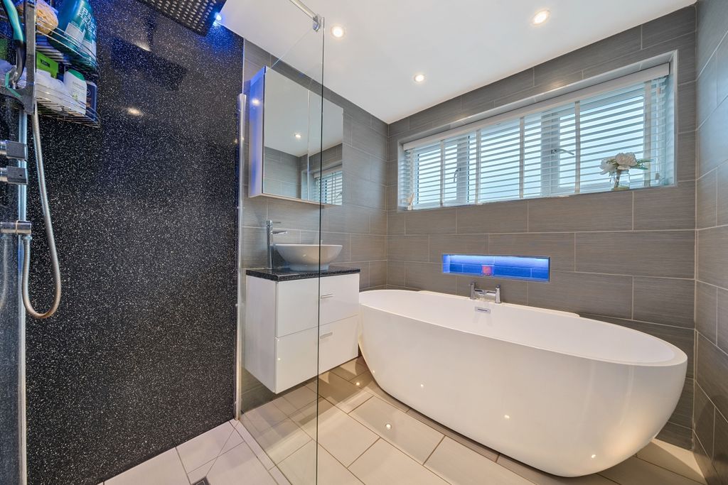 Property photo 3 of 29 Bathroom