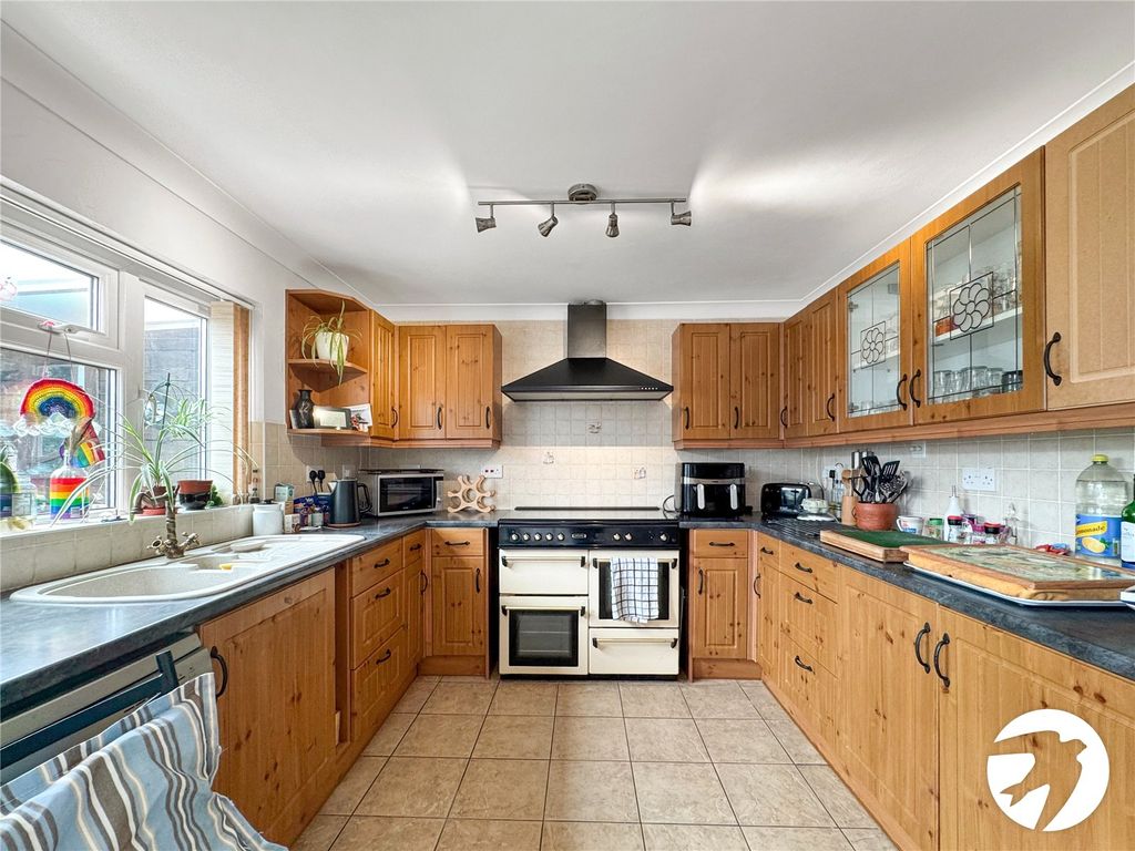 Property photo 2 of 19 Kitchen