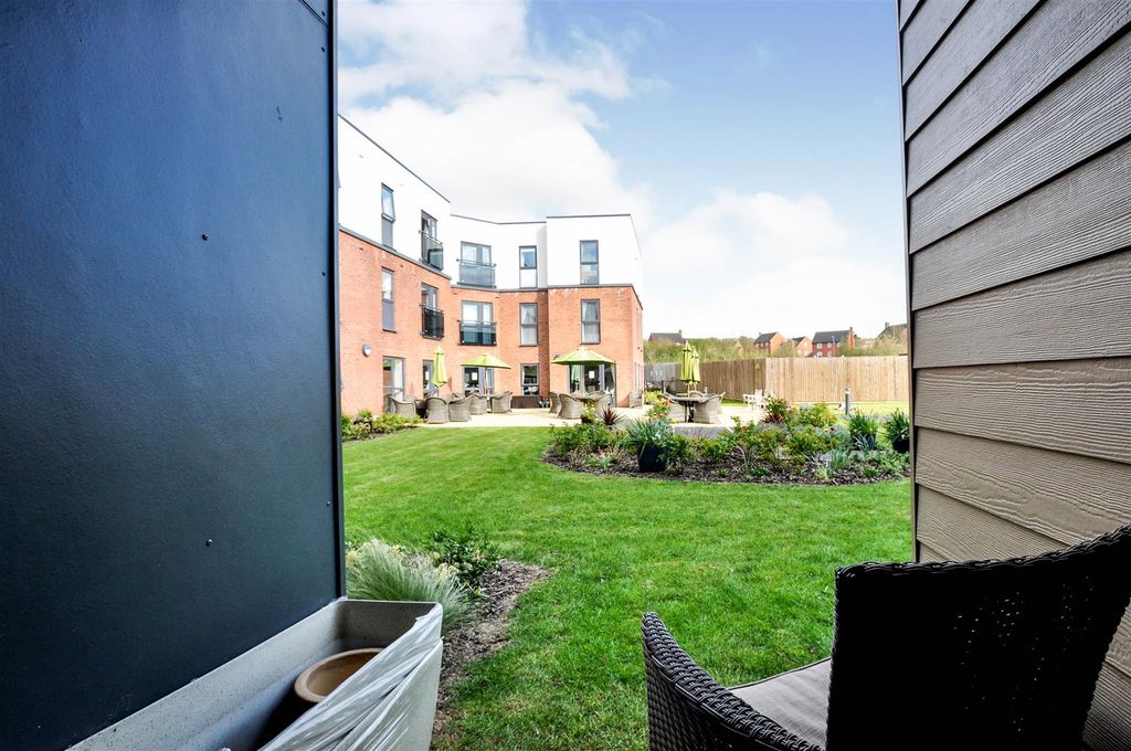 Property photo 1 of 32 E103B528-B3A3-4718-9634-01Cda1c6Bf1d.Jpg
