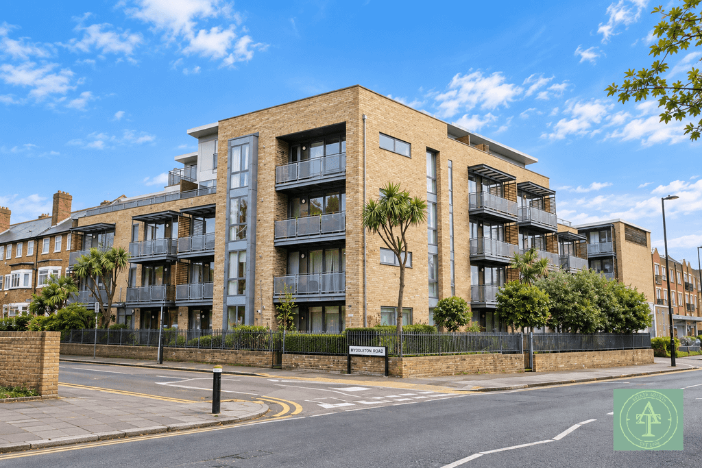 Property photo 1 of 11 2 Bed Flat For Sale Space Apartments, London N22