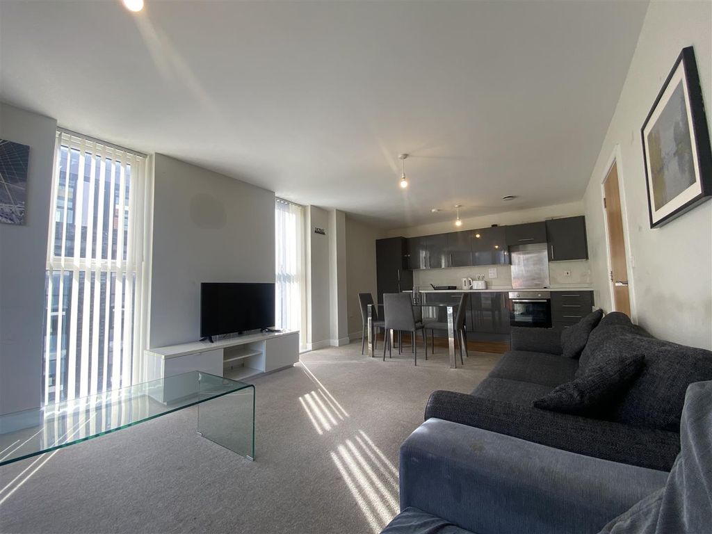 Property photo 3 of 10 Lounge/Kitchen