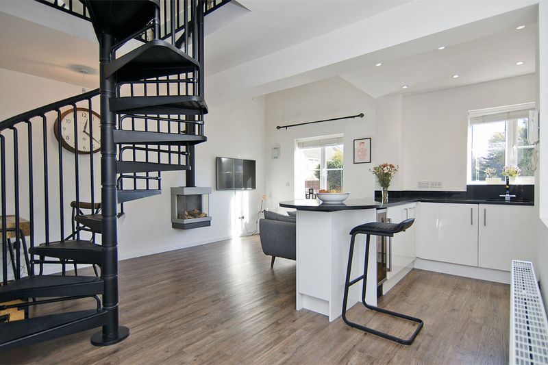 Property photo 3 of 17 Photo 11