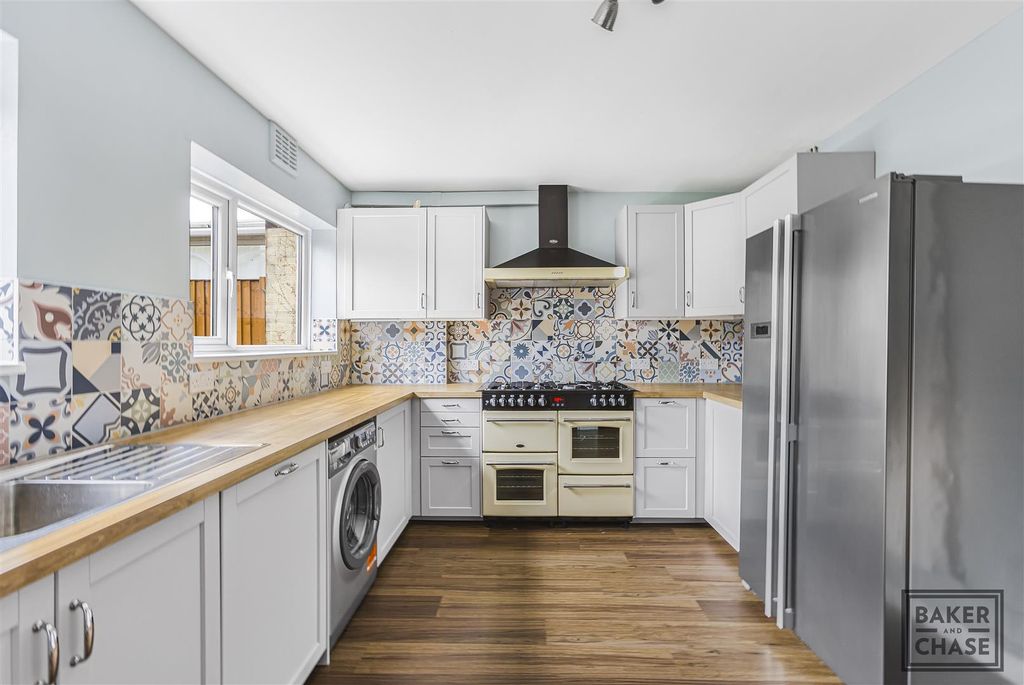 Property photo 3 of 26 Kitchen