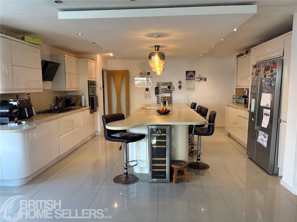 Property photo 2 of 40 Picture No. 30
