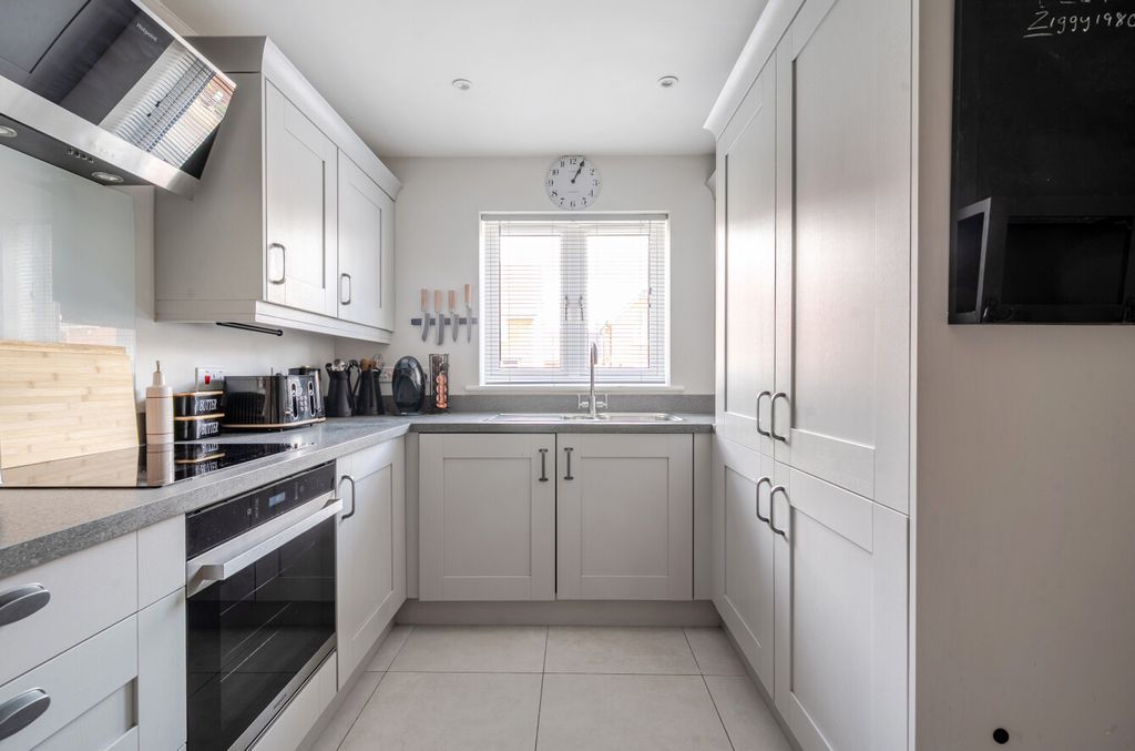 Property photo 3 of 13 1350683-20-68c01B...
