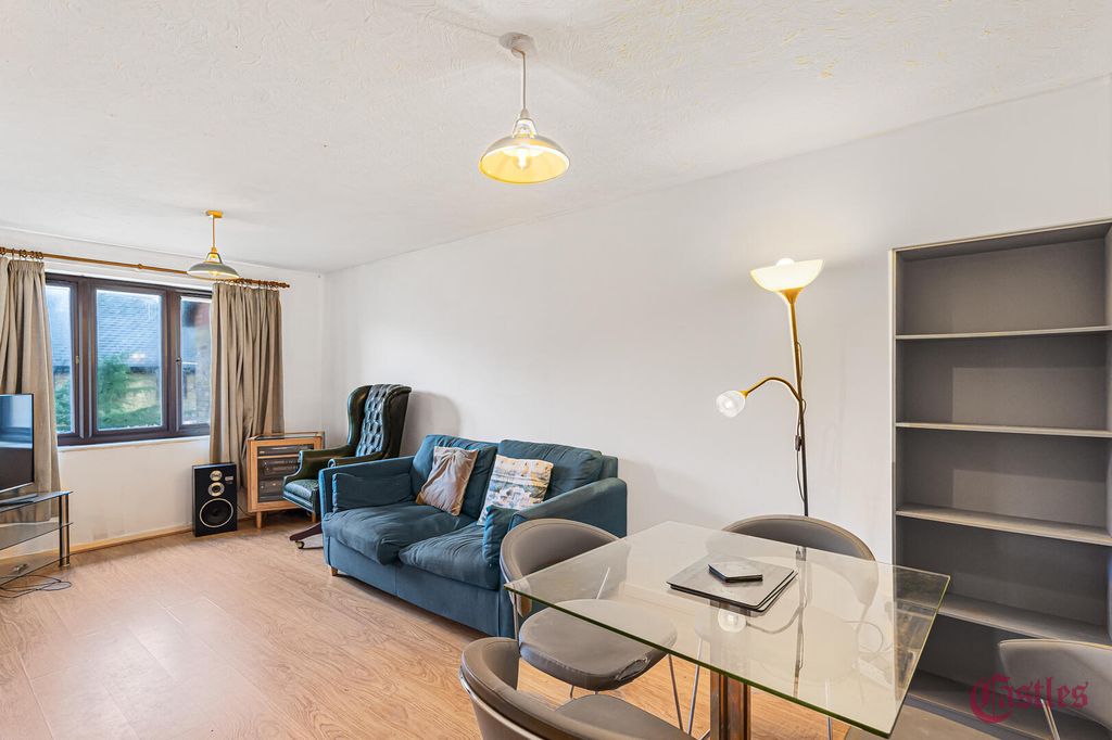 Property photo 2 of 23 Living Room