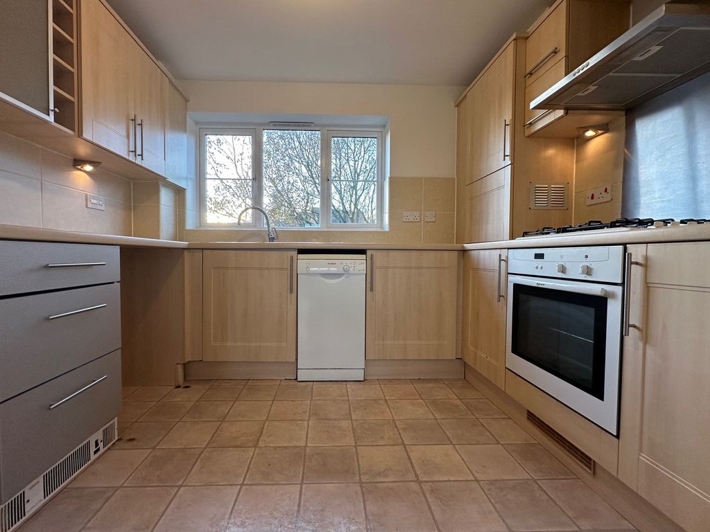 Property photo 2 of 11 Kitchen