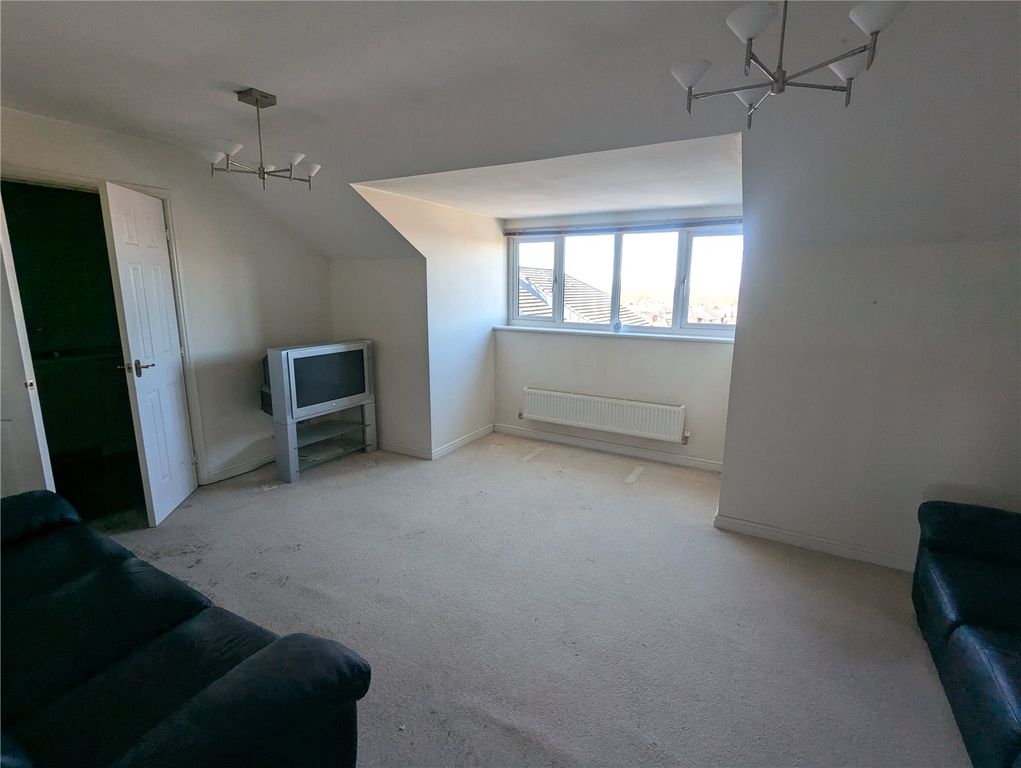 Property photo 3 of 8 Lounge