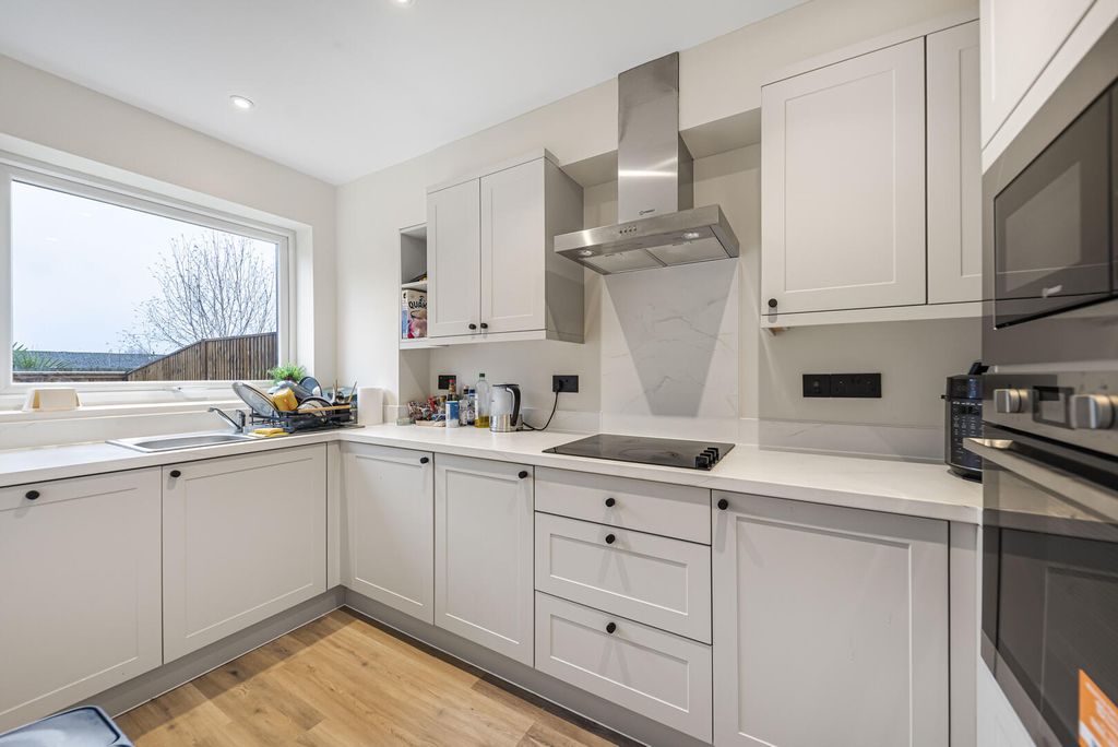 Property photo 3 of 10 Kitchen