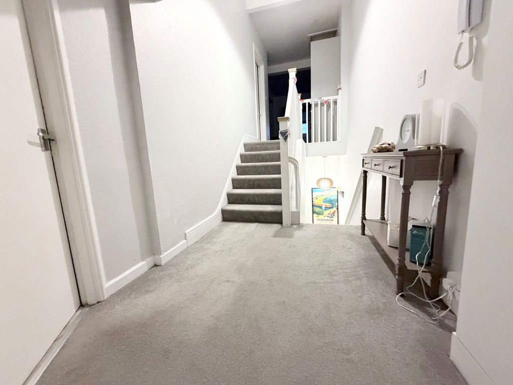 Additional image 5 of 3 bed flat to rentSouth Terrace, Littlehampton, West Sussex BN17