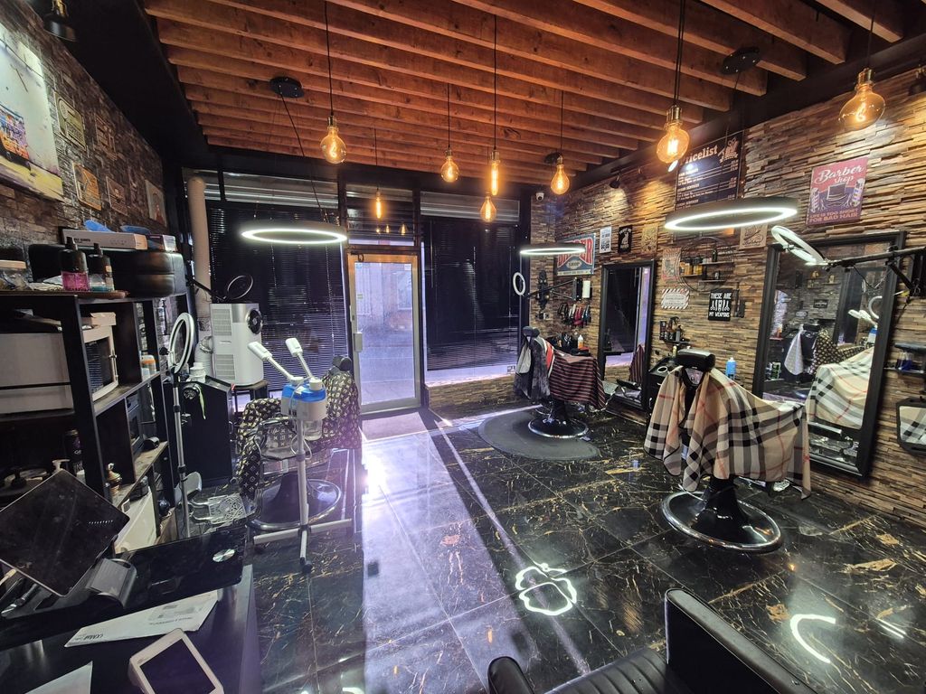 Property photo 3 of 6 Shop