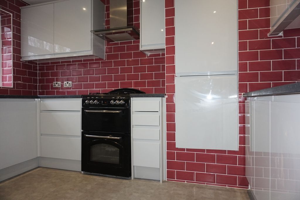 Property photo 3 of 8 Kitchen