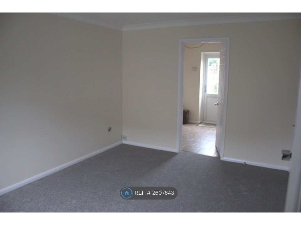 Property photo 3 of 13 Sitting Room