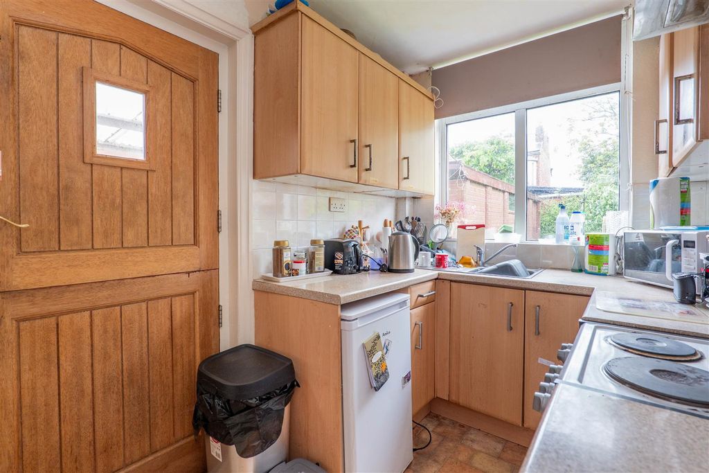 Property photo 3 of 21 Kitchen