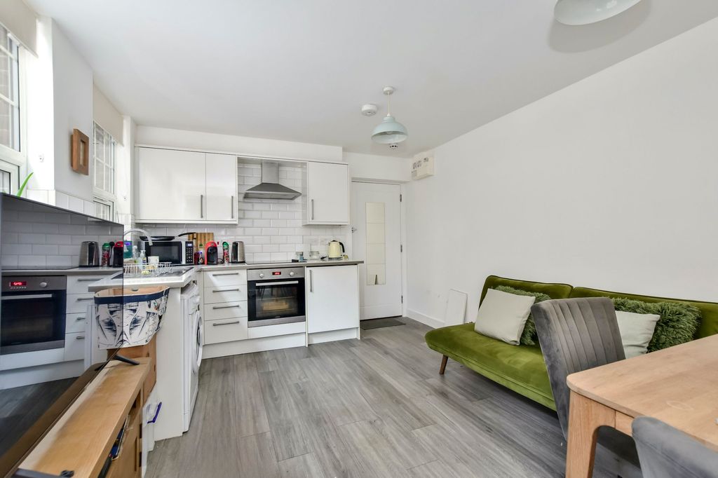 Property photo 2 of 5