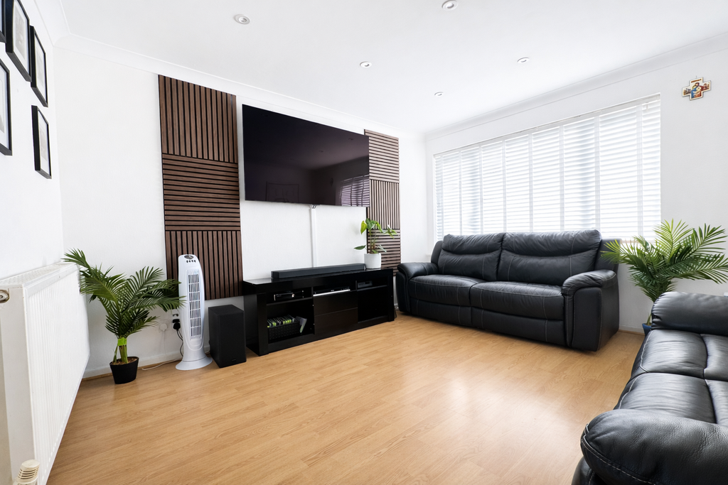 Property photo 3 of 17 Living Room