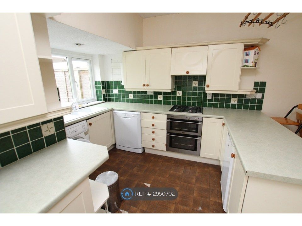 Property photo 1 of 9 Kitchen