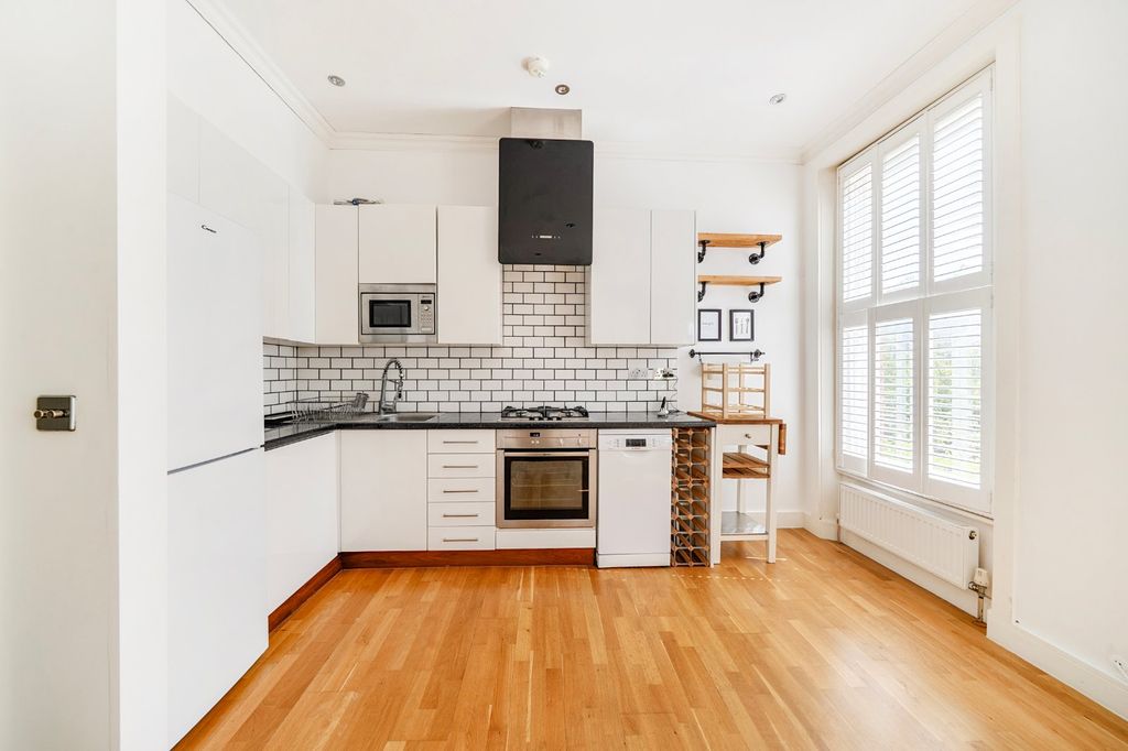 Property photo 2 of 18 Picture No. 16
