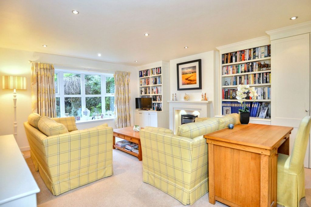 Property photo 2 of 24